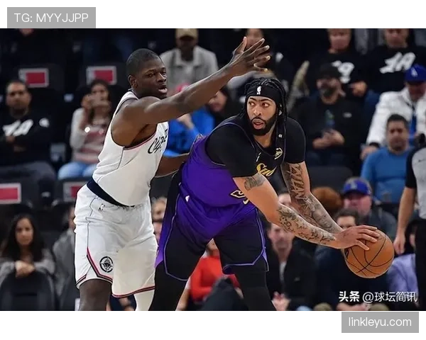 安东尼·戴维斯又在训练馆待到凌晨？这自律程度真不是一般人扛得住的