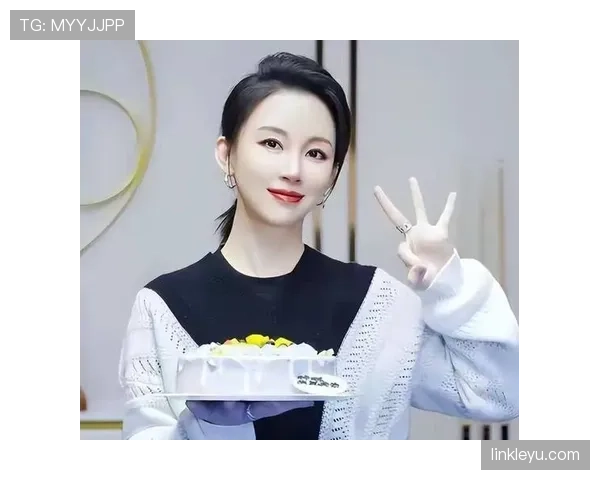 潘晓婷家厨房把我家整套比下去了，那台咖啡机看得我想辞职去当保洁